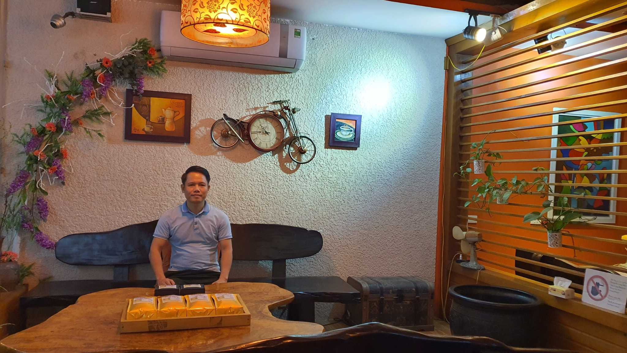 Khám Phá Hương Vị Cà Phê Tinh Tế Trong Không Gian Trầm Ấm